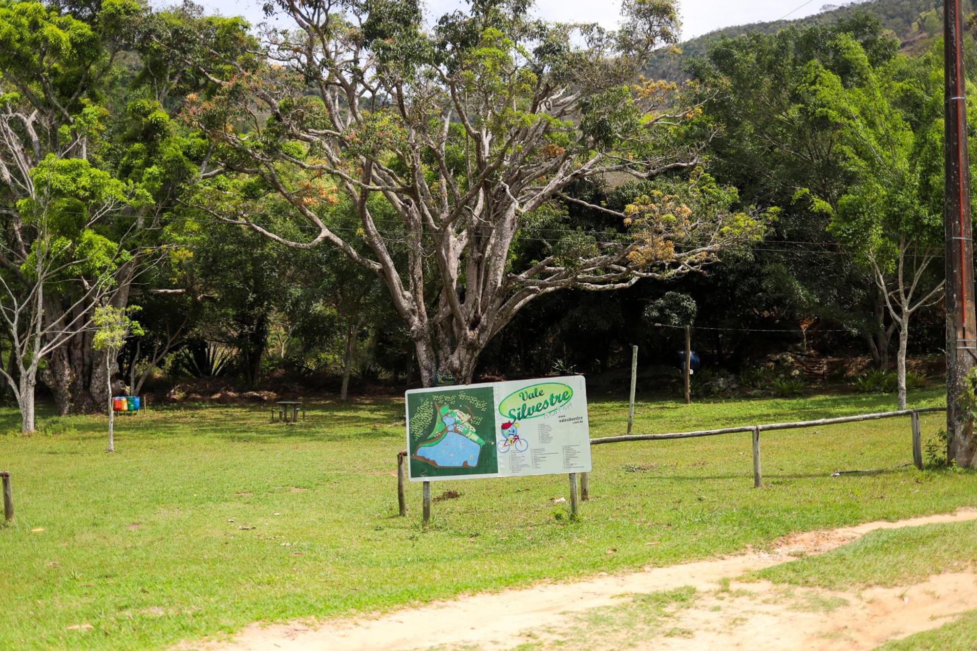 ホテル Vale Silvestre Eco Park ゴベルナドール・バラダレス エクステリア 写真