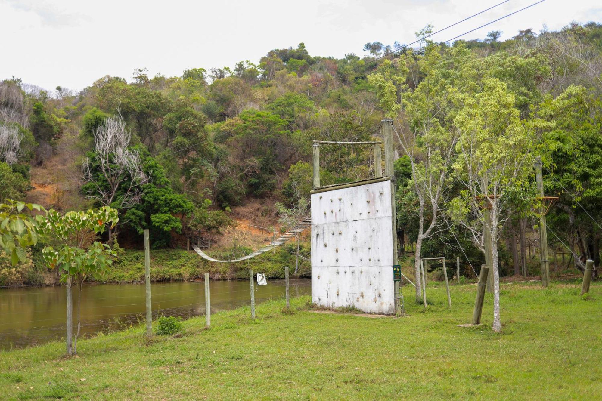 ホテル Vale Silvestre Eco Park ゴベルナドール・バラダレス エクステリア 写真