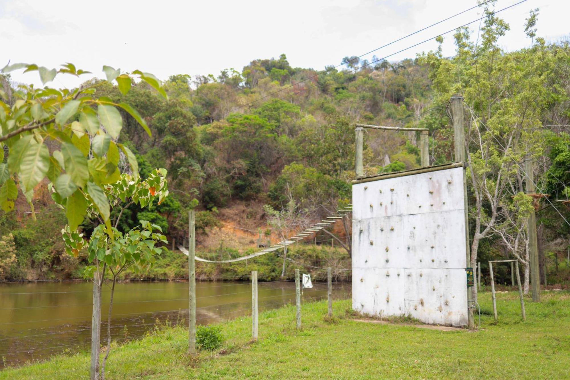 ホテル Vale Silvestre Eco Park ゴベルナドール・バラダレス エクステリア 写真